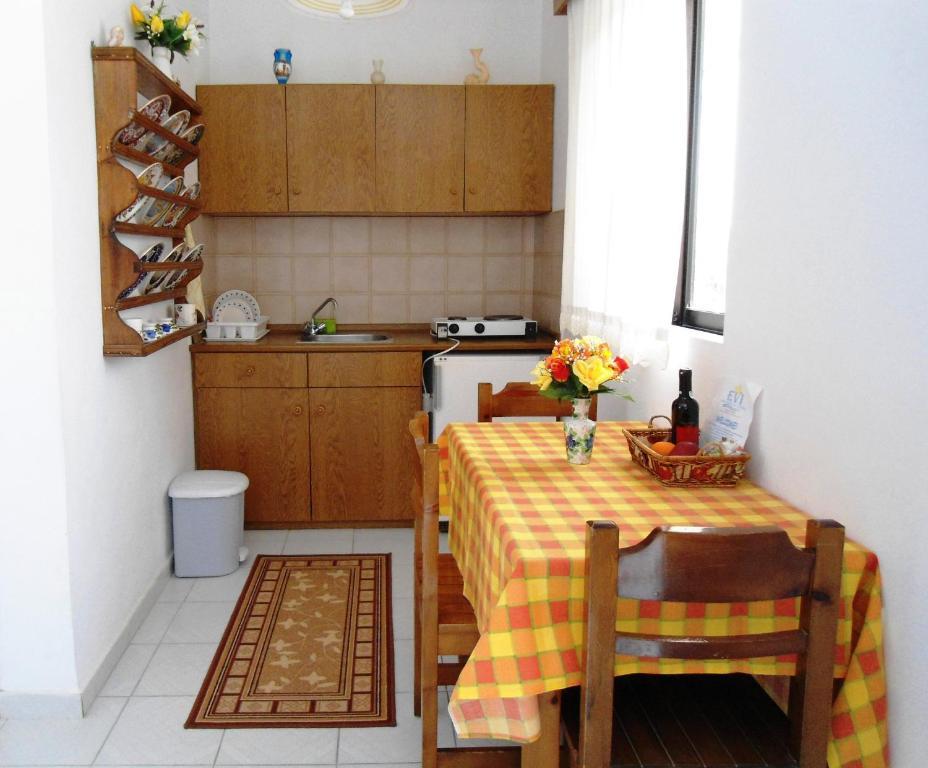 Evi Apartments And Studios Theológosz Szoba fotó