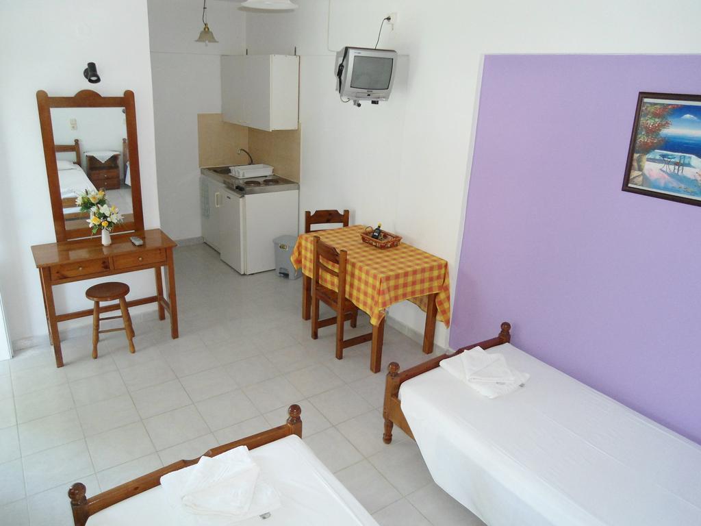 Evi Apartments And Studios Theológosz Szoba fotó